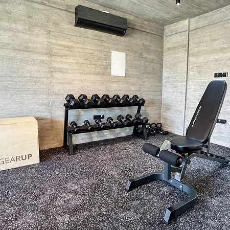 Malberry Park 203 - Modern 2bedroom With Shared Heated Pool, Sauna, Gym, Jacuzzi * 파포스