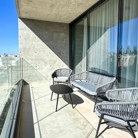 Malberry Park 203 - Modern 2 Bedroom With Pool, Gym, Jaccuzi *