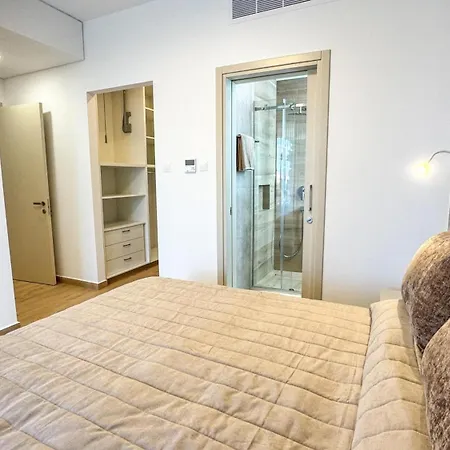 Malberry Park 203 - Modern 2 Bedroom With Pool, Gym, Jaccuzi Apartment