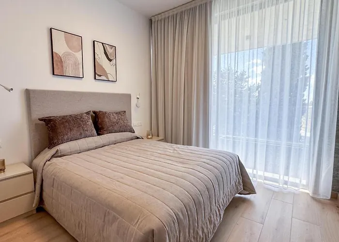 Malberry Park 203 - Modern 2bedroom With Shared Heated Pool, Sauna, Gym, Jacuzzi 아파트 *