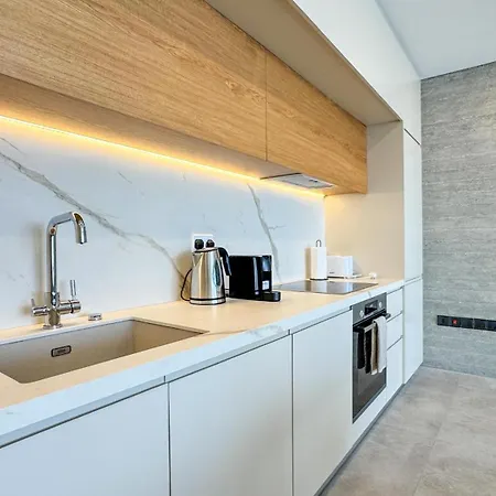 Апартаменты Malberry Park 203 - Modern 2 Bedroom With Pool, Gym, Jaccuzi *