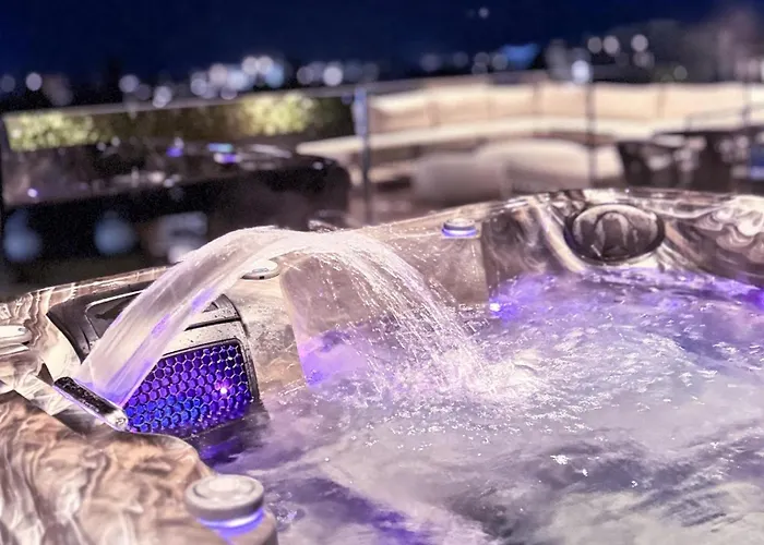 Malberry Park 203 - Modern 2bedroom With Shared Heated Pool, Sauna, Gym, Jacuzzi *