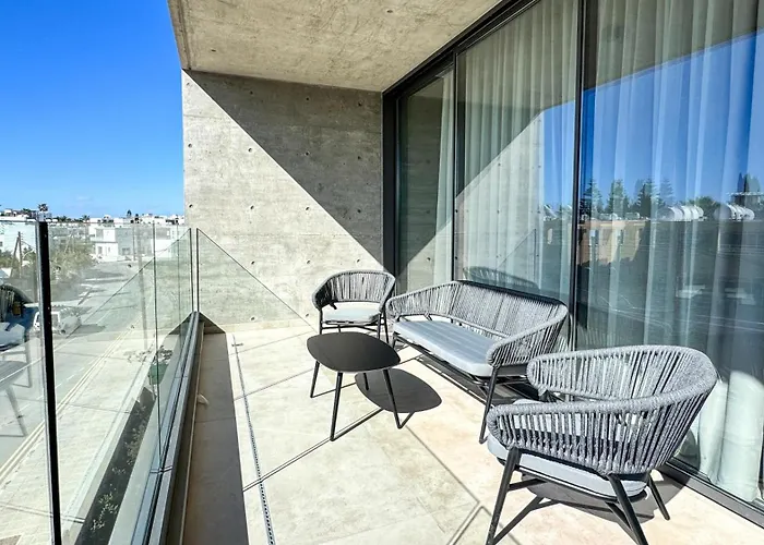 Malberry Park 203 - Modern 2bedroom With Shared Heated Pool, Sauna, Gym, Jacuzzi *