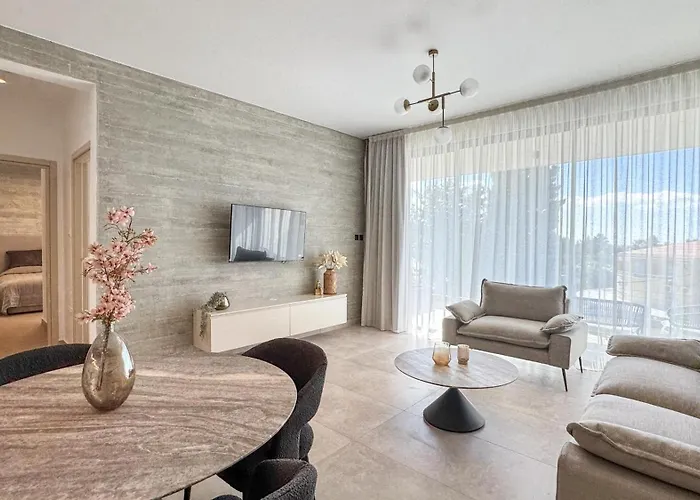 Malberry Park 203 - Modern 2bedroom With Shared Heated Pool, Sauna, Gym, Jacuzzi Paphos